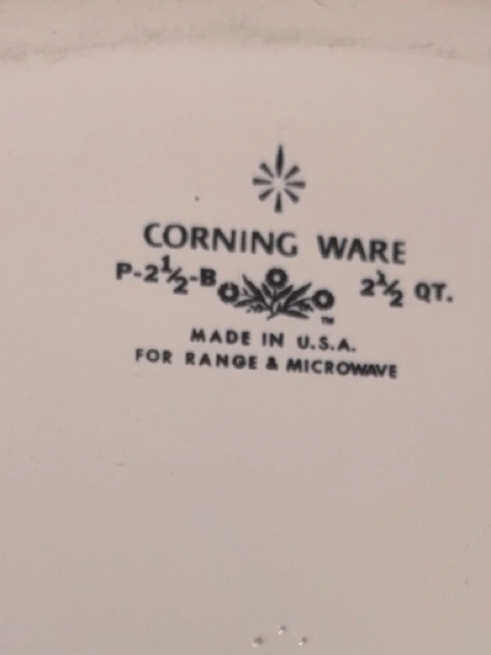 Corningware White Casserole Blue Floral Pattern Glass Lid Vintage 2.5 qt